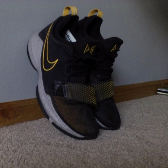 Nike Other - Nike basketball shoes